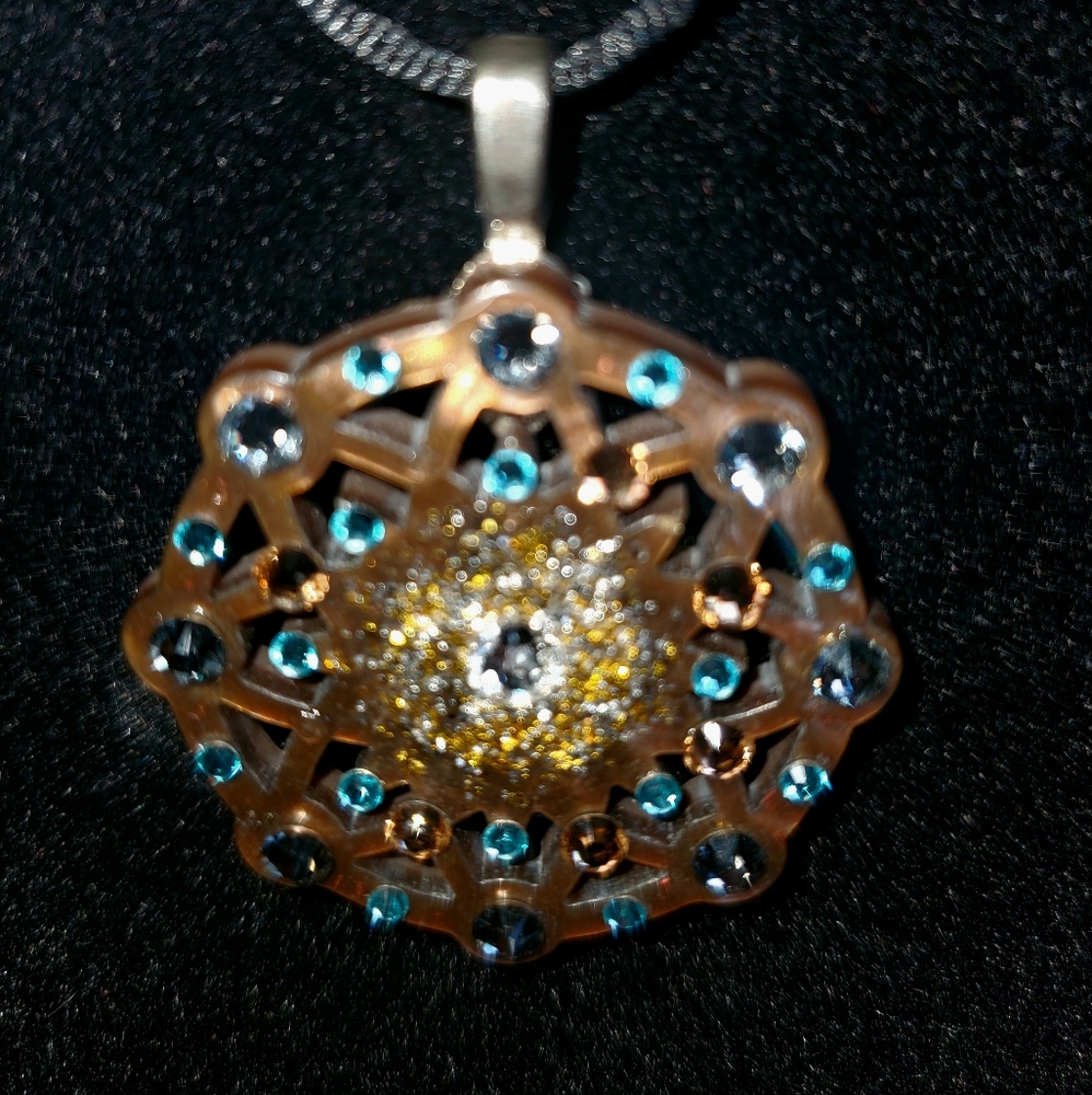 Neclace - Picture 2 of 3